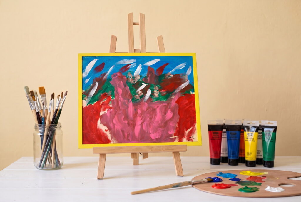 Sainte-Cécile, peinture acrylique rose, rouge et bleue, Mimie BB, posée sur un chevalet